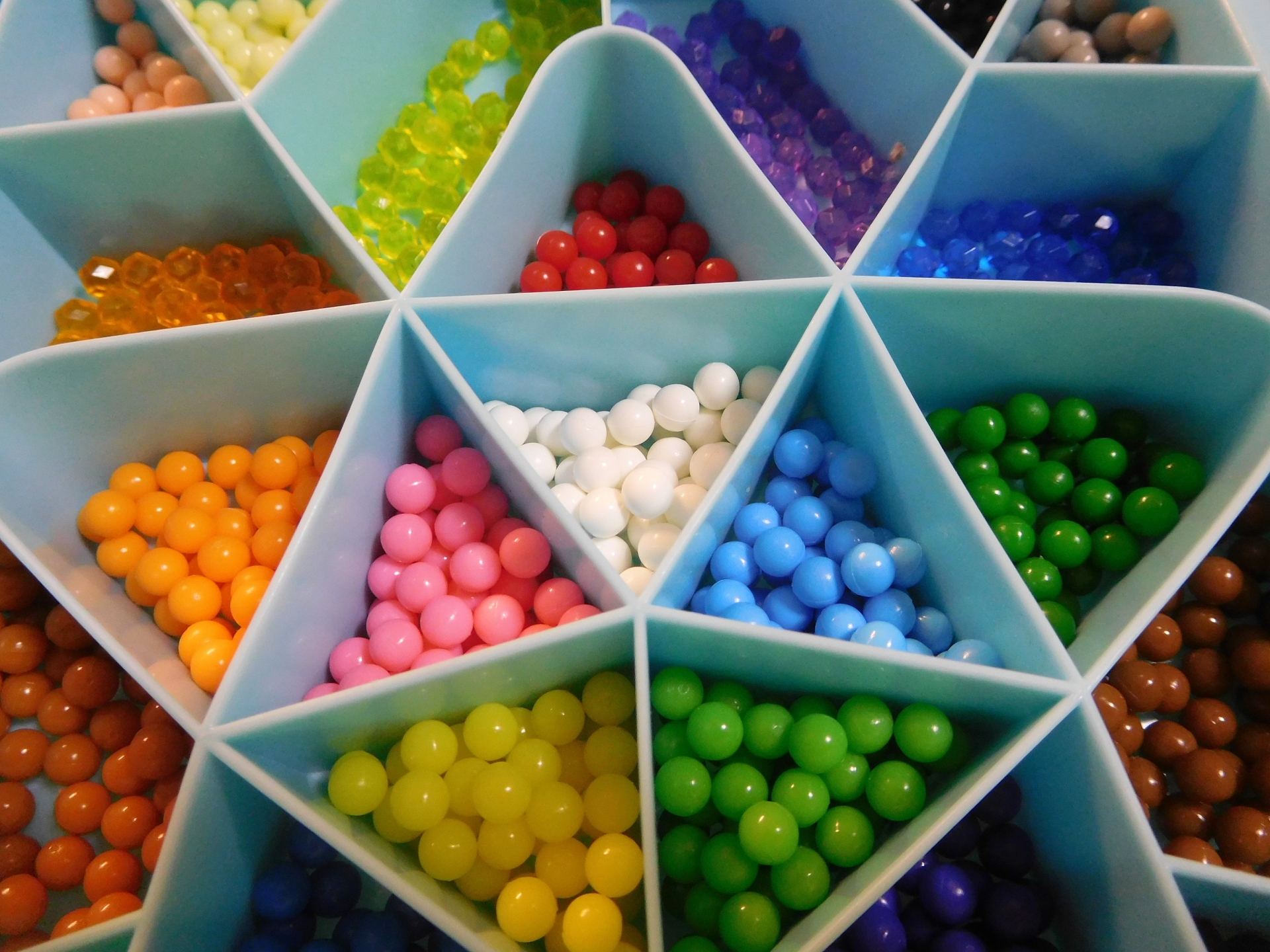 ビーズワークの作業風景